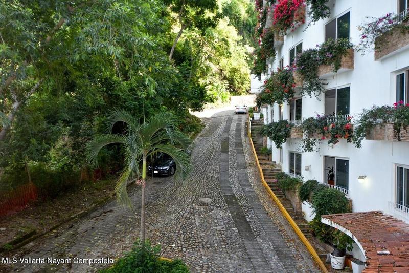 20251030215544012469000000 o