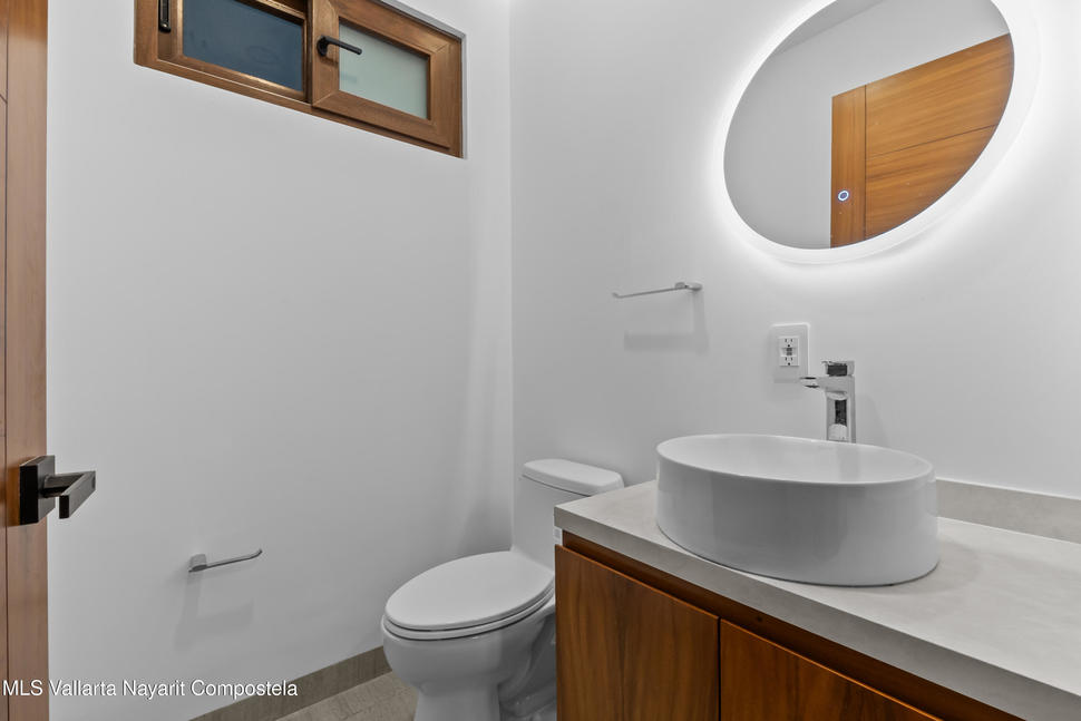 20251027230446244217000000 o