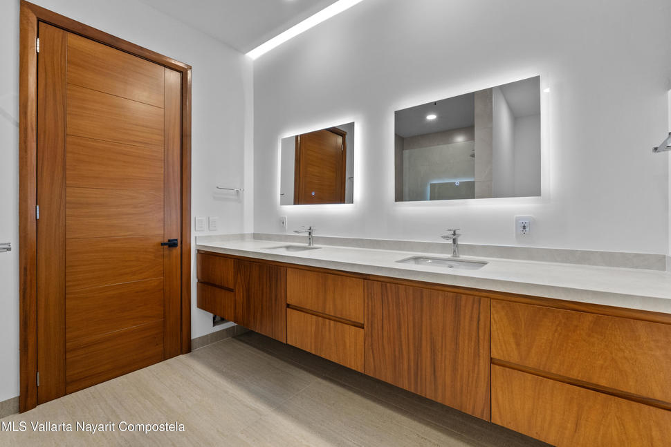 20251027230953267512000000 o