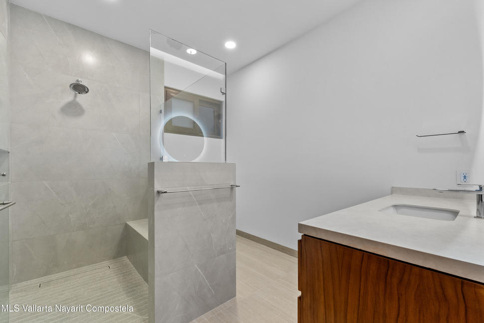 20251028043910392747000000 o