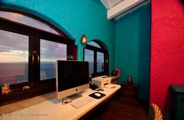 20251110211211975545000000 o