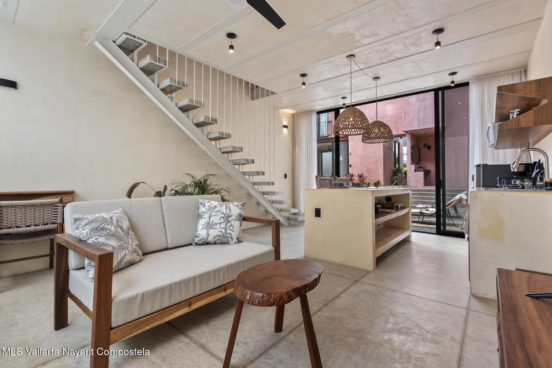 20251010180506772596000000 o