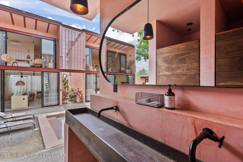 20251010180519076508000000 o