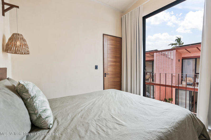 20251010180542925484000000 o