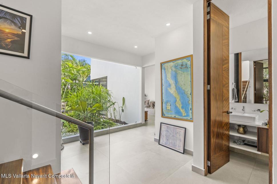 20251016220618102177000000 o