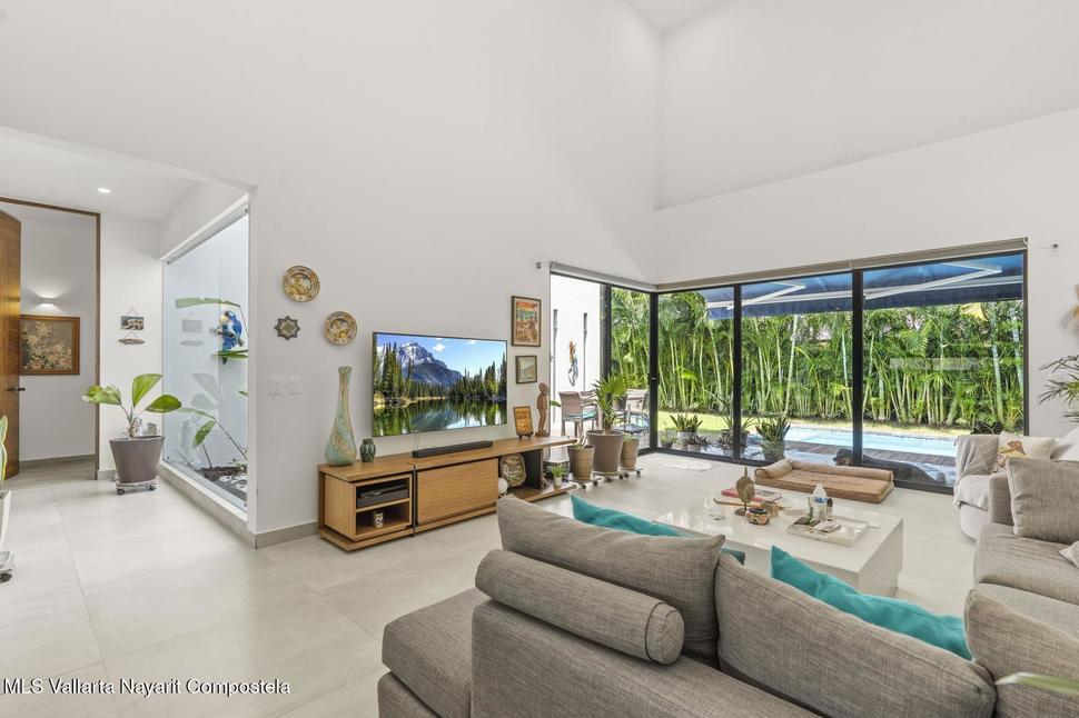 20251016220625177890000000 o