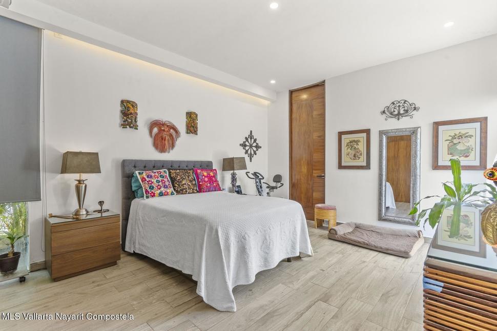 20251016220635993731000000 o