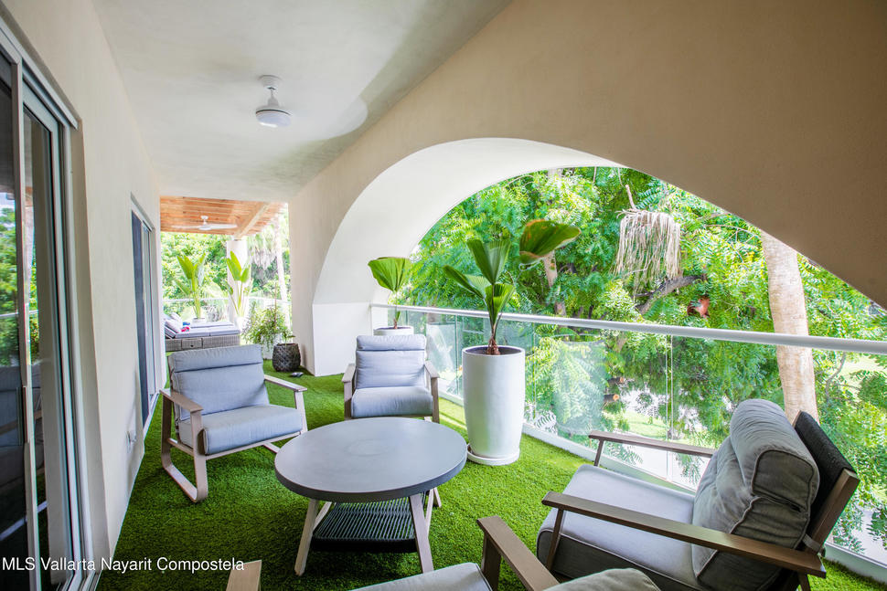 20251021221034048575000000 o