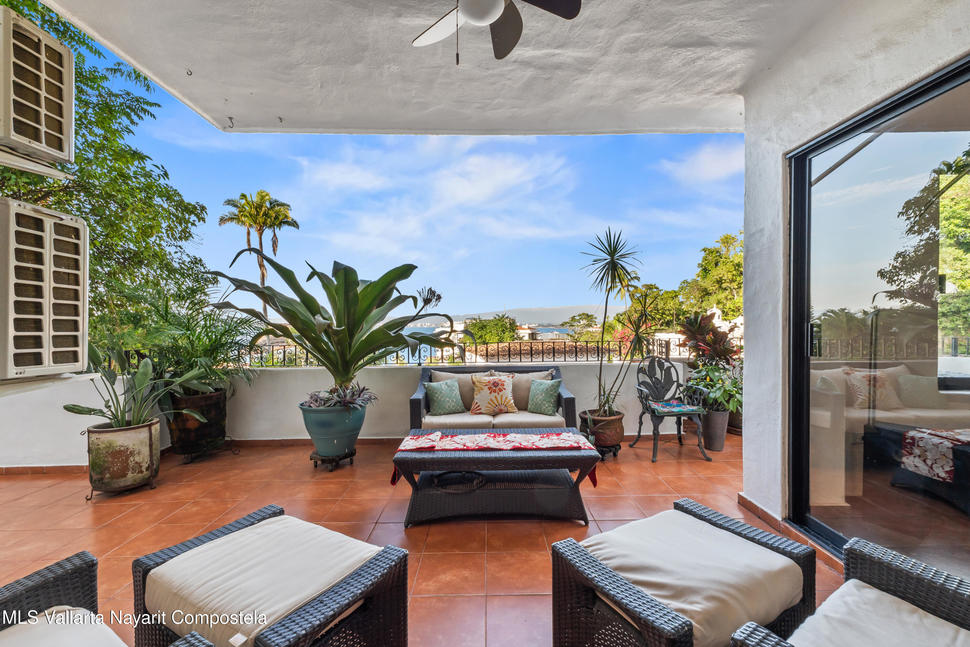 20251210205452176855000000 o