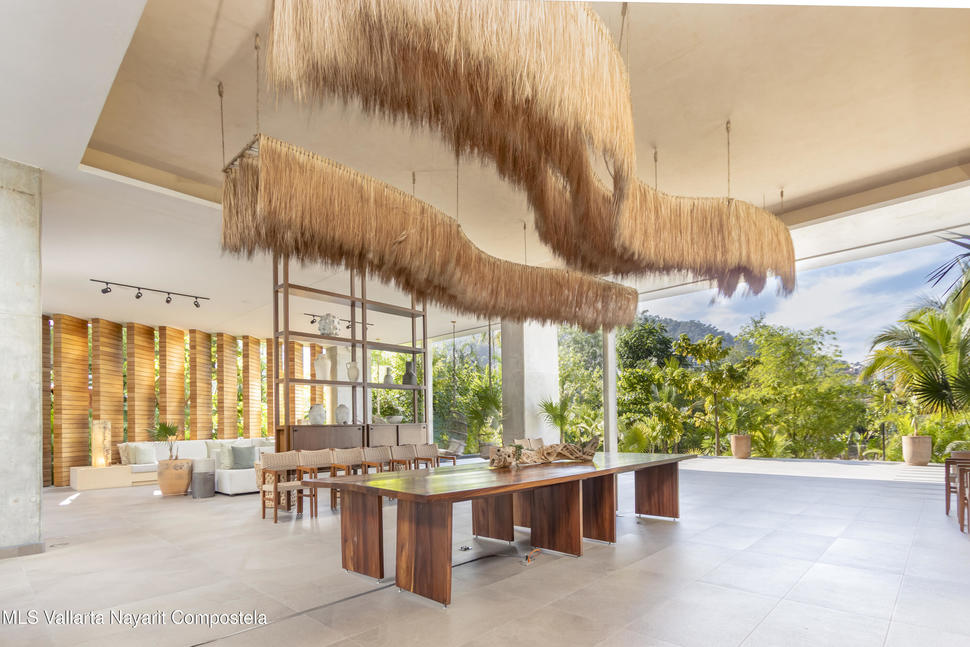 20251217215700148372000000 o