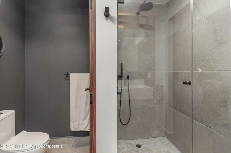 20251217220452074121000000 o