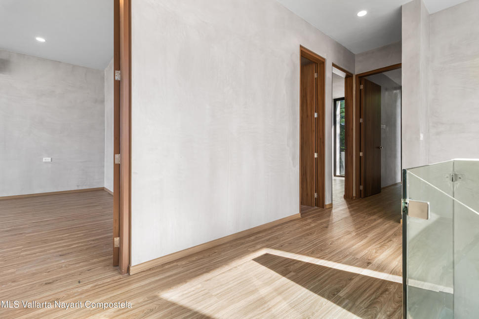 20251022223554095025000000 o