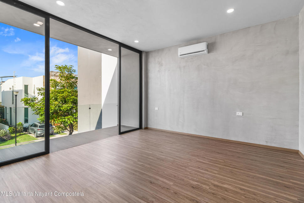 20251022221018152685000000 o