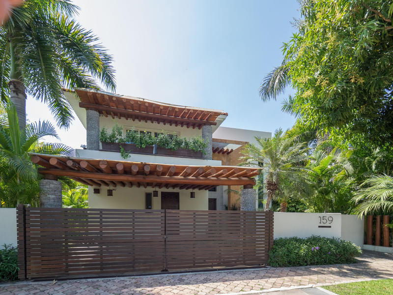 Villa Jacarandas 159