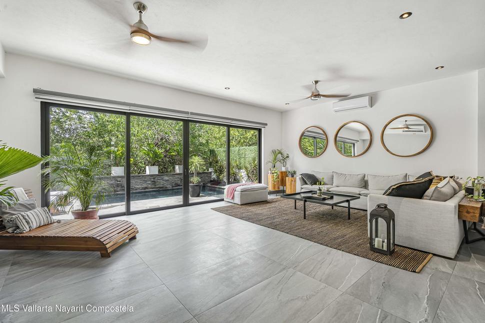 20251030214003232808000000 o