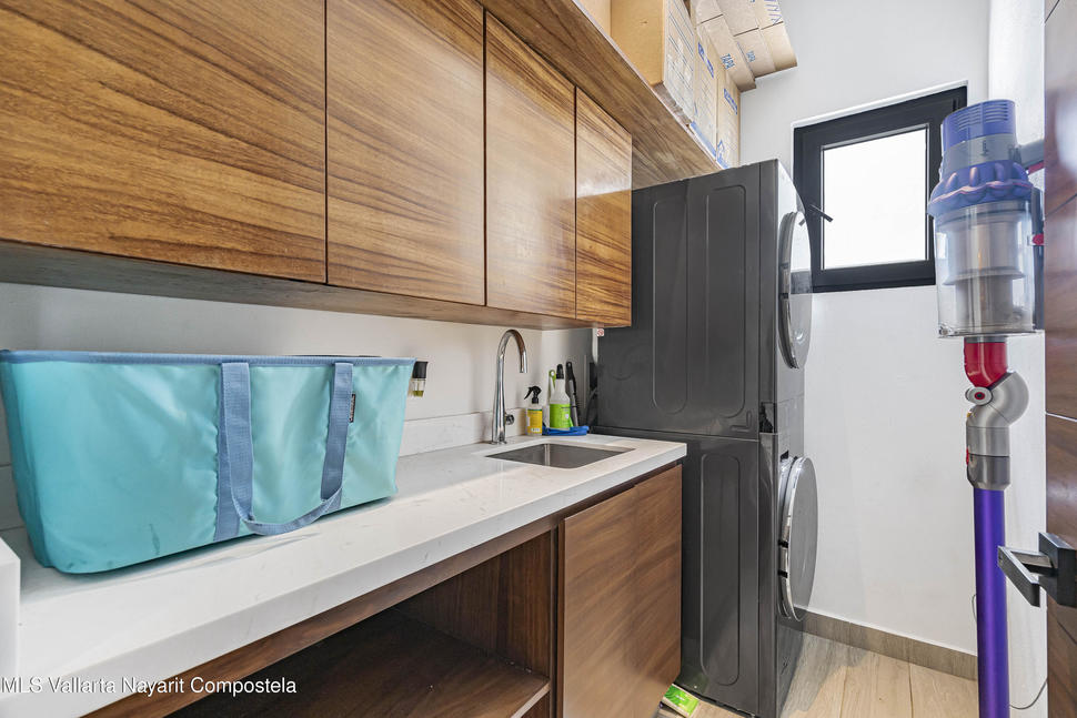 20251030214046085819000000 o