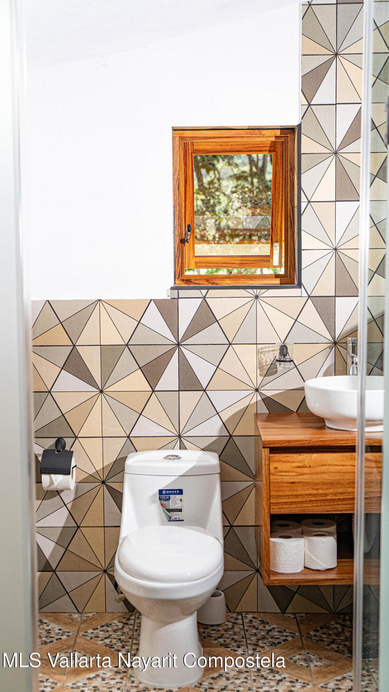 20251015192013256019000000 o