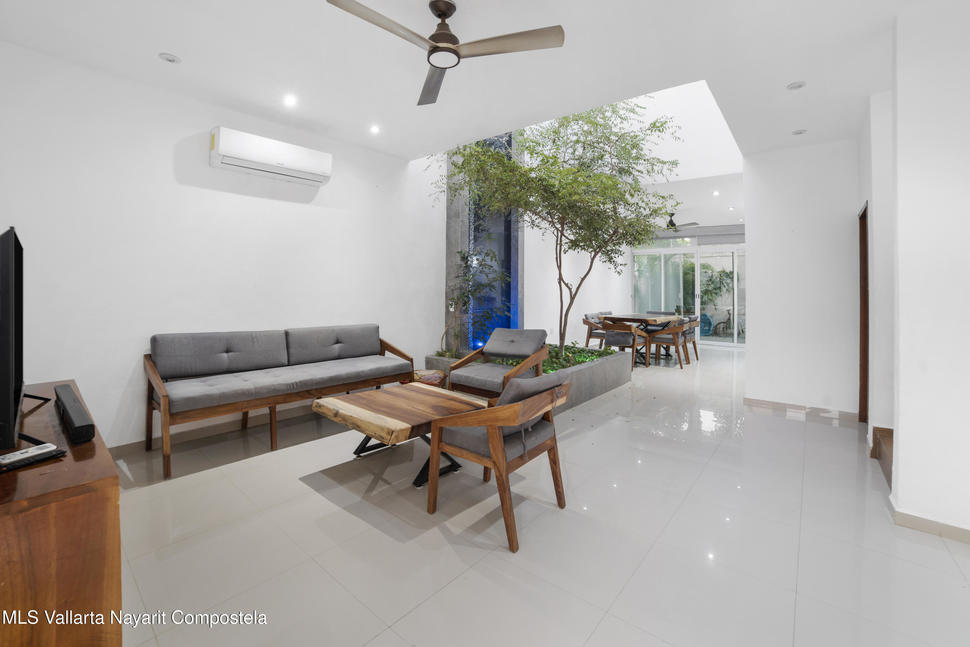 20251206025916163645000000 o