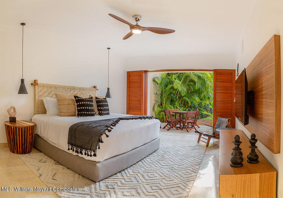 20251023224040177765000000 o