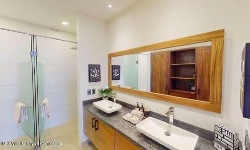 20251013181121176442000000 o