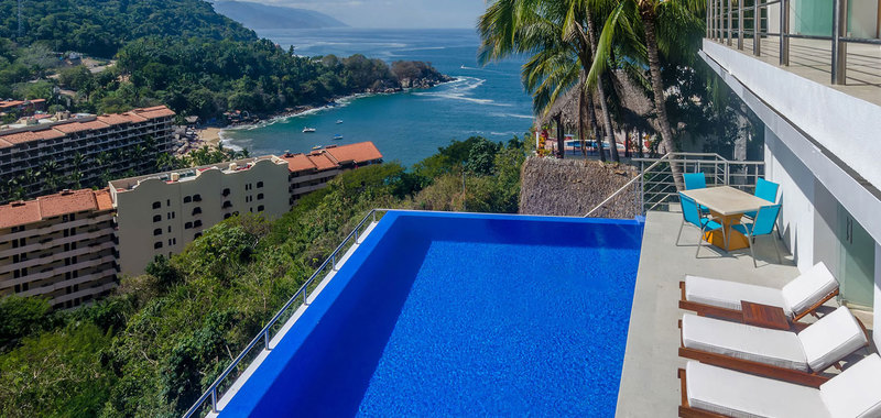 Casa mismaloya master bed1 08