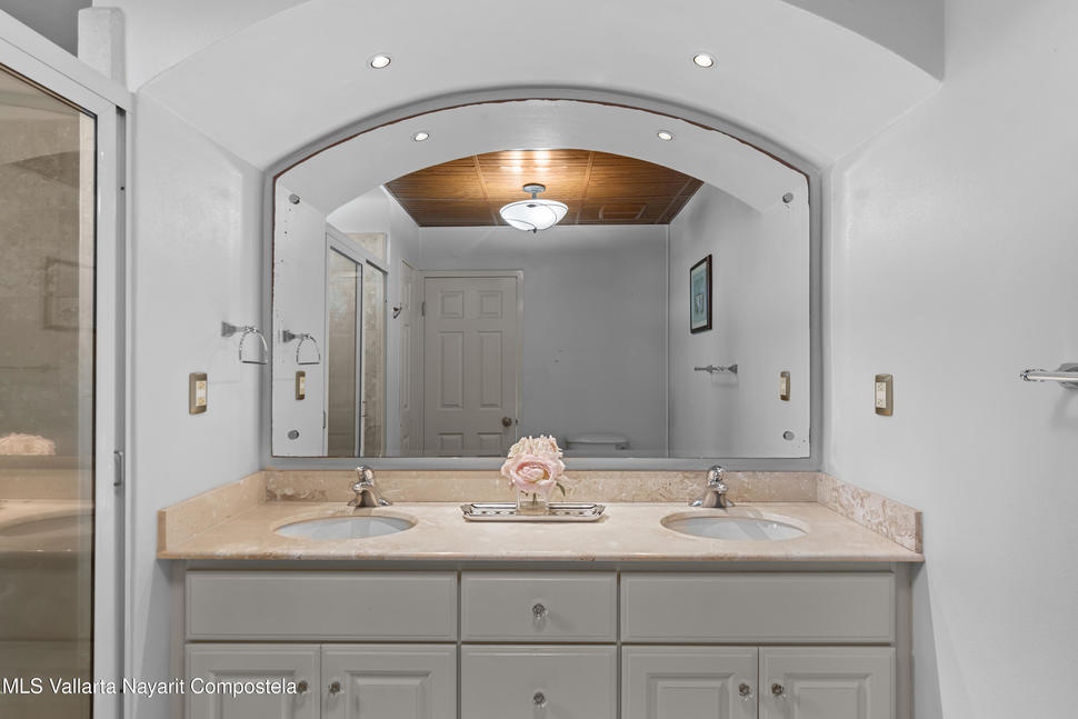 20250930212338838970000000 o