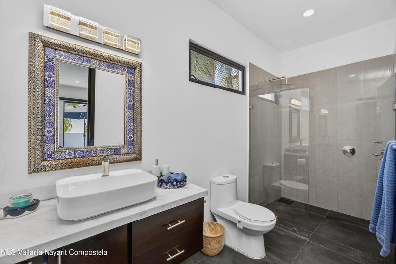 20251219181830198248000000 o