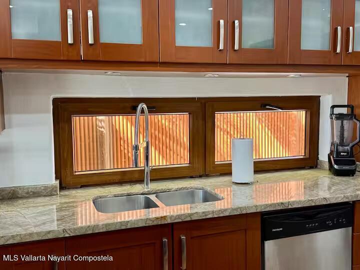 20251210195237805717000000 o